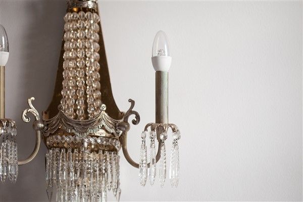 experiences at Elgin Vintners illustrated by Syfret Honeymoon Suite accommodation wall-mounted chandelier