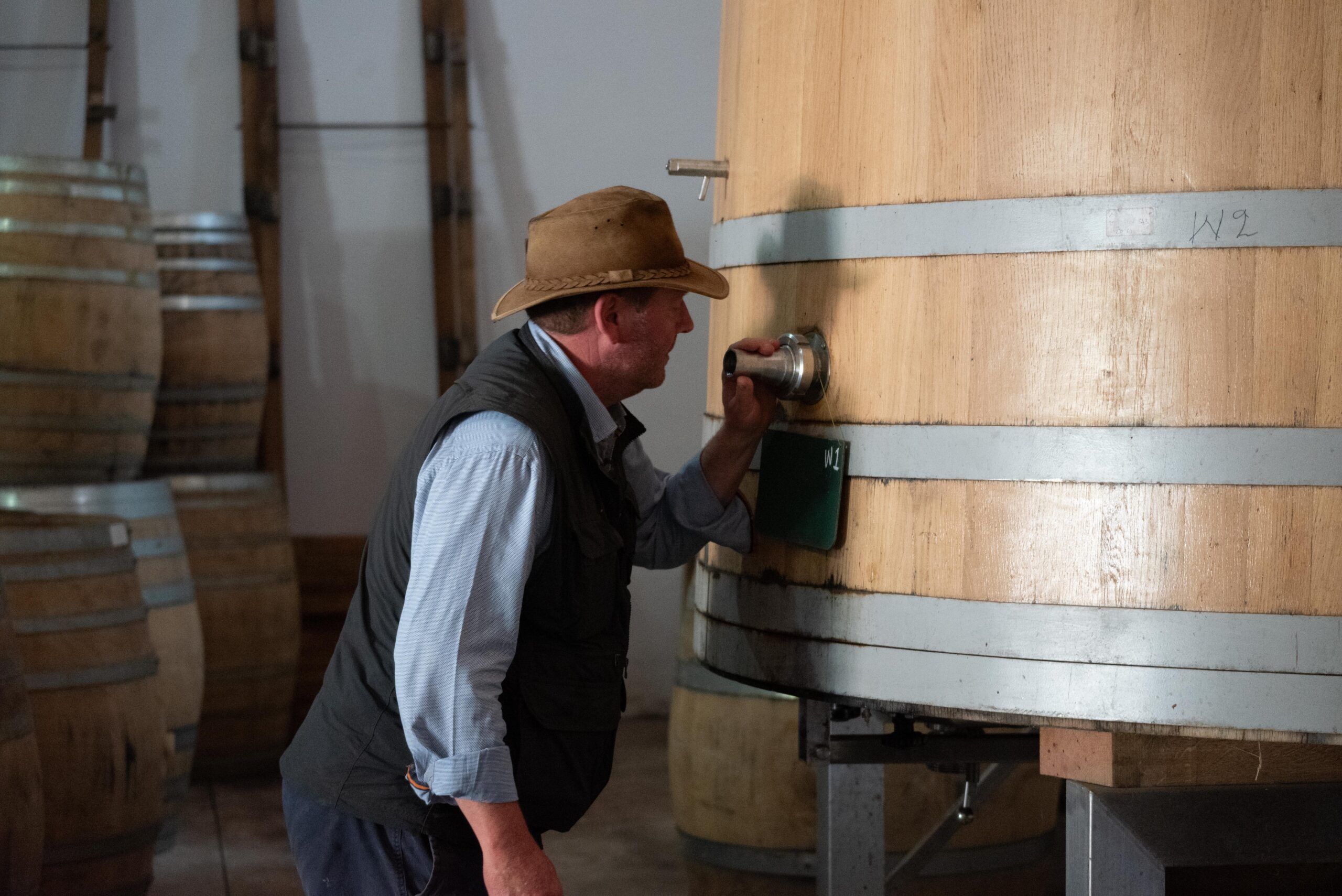 gus dale of Elgin Vintners at work