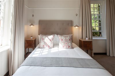 experiences at Elgin Vintners illustrated by Denniston Luxury Suite accommodation queen bed