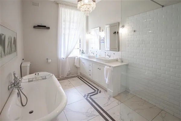 Syfret Honeymoon Suite accommodation en suite bath and cabinet to window