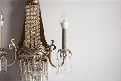 experiences at Elgin Vintners illustrated by Syfret Honeymoon Suite accommodation wall-mounted chandelier